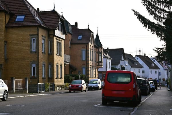 Kaufnebenkosten beim Hauskauf 2026: Was Notar, Grundbuch, Grunderwerbsteuer und Maklerprovision wirklich kosten